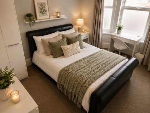 St Edwards Road, Reading RG6, Room to rent