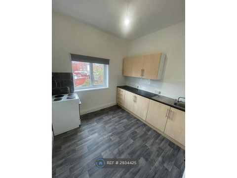 Apartment in Manchester M9 - View 2