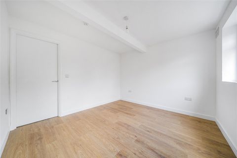 Apartment in London, London Borough of Haringey - View 2