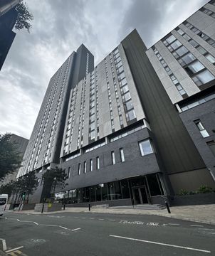 Apartment in Manchester, Piccadilly, City Centre - View 2