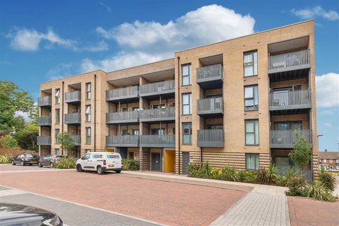 Merriam Close, Highams Park E4, Studio for sale