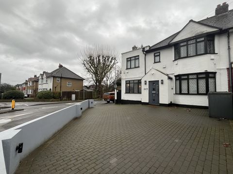 Bridge Road, Chessington, Surrey. KT9