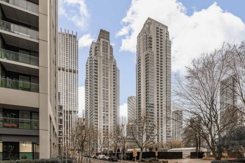 Pan Peninsula Square, Canary Wharf E14, Studio for sale