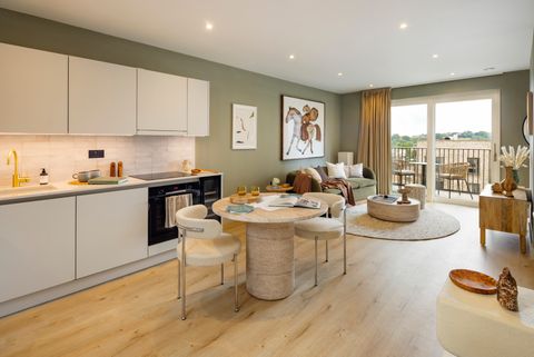 Delfino House, Beaufort Square, Colindale NW9, Studio to rent
