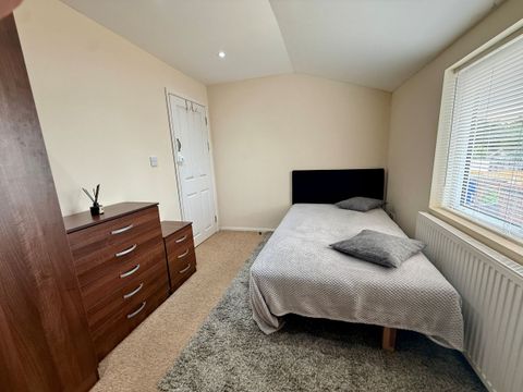 Room 2 Campkin Road, Cambridge CB4, Room to rent