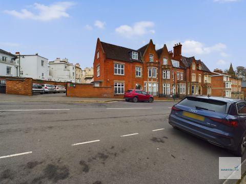 Oxford Street, Nottingham NG1 - More
