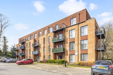 Iron Railway Close, Jessop House CR5