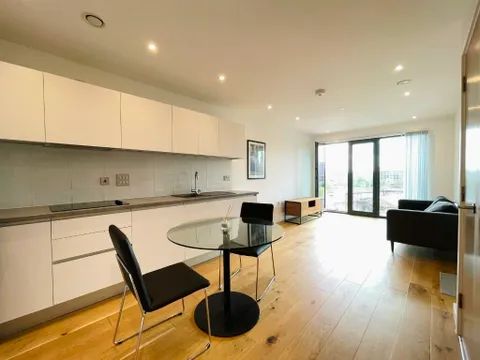 Apartment in Birmingham, Edgbaston, West Midlands - View 5
