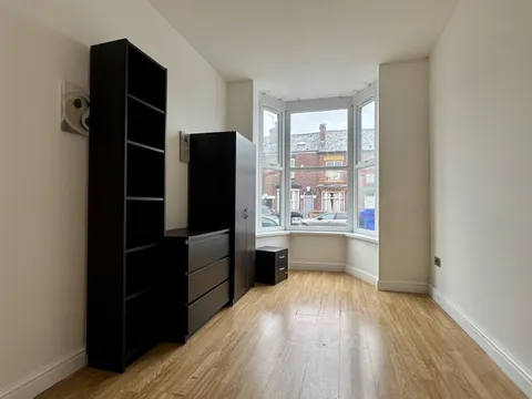 Apartment in Sheffield, Moorfoot, Highfield - View 5