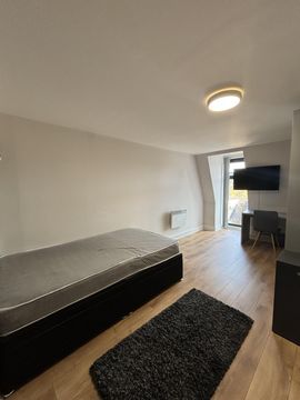 Apartment in Portsmouth, Somers Town - View 2