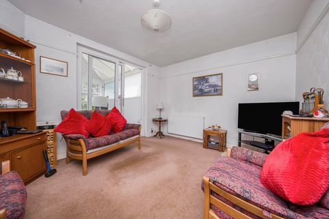 3 bed detached bungalow for sale