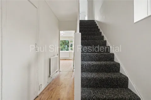 Apartment in London, London Borough of Haringey - View 5
