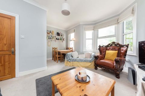 Apartment in London, Duckett's Green, West Green - View 2