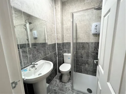 Apartment in Hull, Garden Village, Kingston upon Hull - View 5