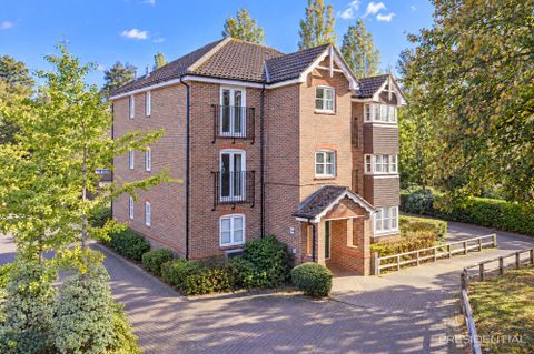 School House Gardens, Loughton IG10, 1 bed flat for sale, £270,000 - Zoopla