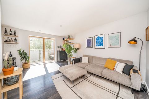 Chris Pullen Way, Holloway N7 - View 2