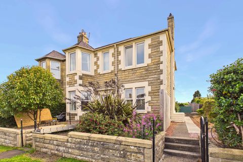 15 Parkgrove Avenue, Clermiston, Edinburgh EH4
