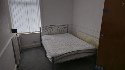 Room 2, 111 Silverdale Avenue L13, Room to rent