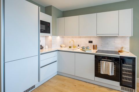 Dovecote House, Beaufort Square, Colindale NW9, Studio to rent
