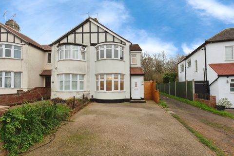 Rollesby Road, Chessington KT9