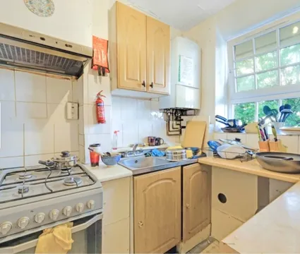 Apartment in London, London Borough of Tower Hamlets - View 5