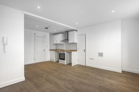 New Cross Road, London SE14, Studio to rent