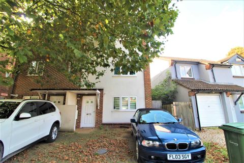 House in London, London Borough of Newham - View 2