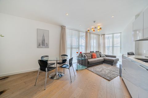 River Gardens Walk, London SE10