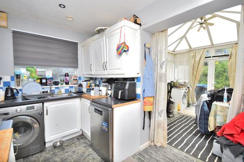 Chedworth Close, Northampton NN3 – další