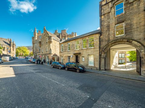 2/2 King's Stables Road, Edinburgh EH1