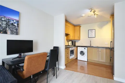 Apartment in Reading, Katesgrove, Coley - View 5