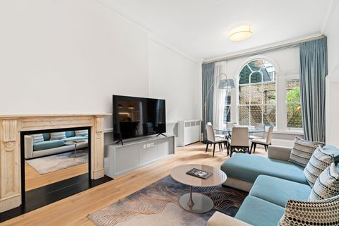 Hertford Street, London W1J