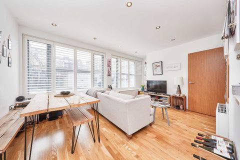 Streatham High Road, Streatham SW16