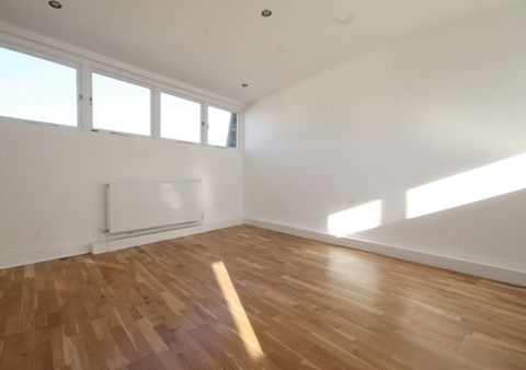 Mayton Street, Islington N7, Studio to rent