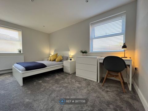 Milton Road, Portsmouth PO3, Room to rent