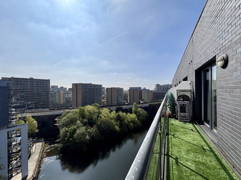 Apartment in Salford, Lower Broughton, Greater Manchester - View 2