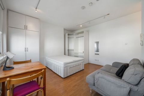 Stroud Green Road, London N4, Studio to rent