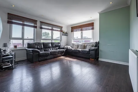 Springfield Gardens, Glasgow G31 - View 5