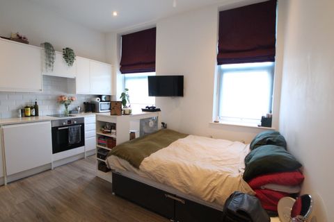 Finchley Road, London NW3, Studio to rent