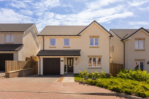 House in Edinburgh, West Craigs - View 2