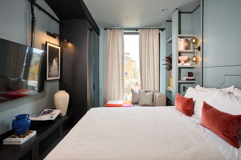 Haydon Way, London SW11, Studio to rent
