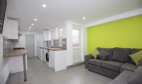 Room 2 Of 5, Terry Road, Coventry CV1, Room to rent