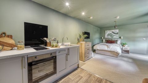 Room 4, Wolfa Street DE22, Studio to rent
