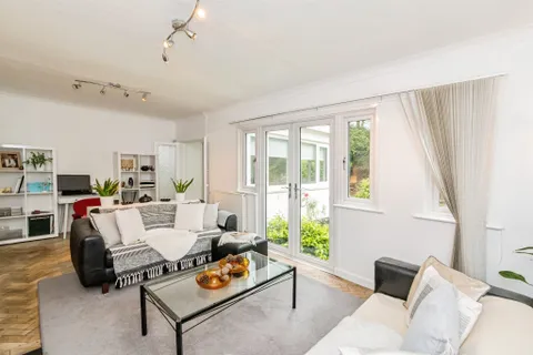House in Southampton - View 5