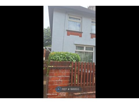 Malcolm Road, Northampton NN2 - More