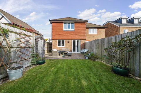 Towns End Gardens, Farnham, Surrey GU9, bed semi-detached house