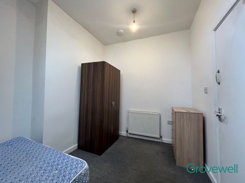 Grimshaw Lane, Manchester M40, Room to rent