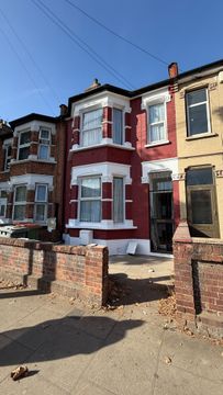 Dersingham Avenue, London E12