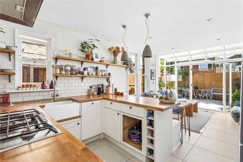 Holmewood Gardens, London SW2