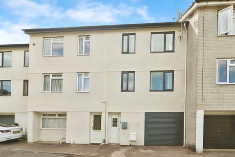 Radyr Court Close, Cardiff CF5